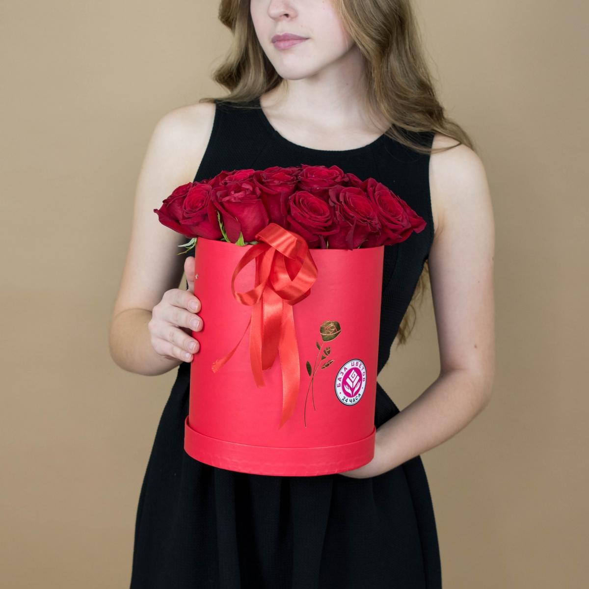 Розы красные в шляпной коробке (артикул букета: 2236)